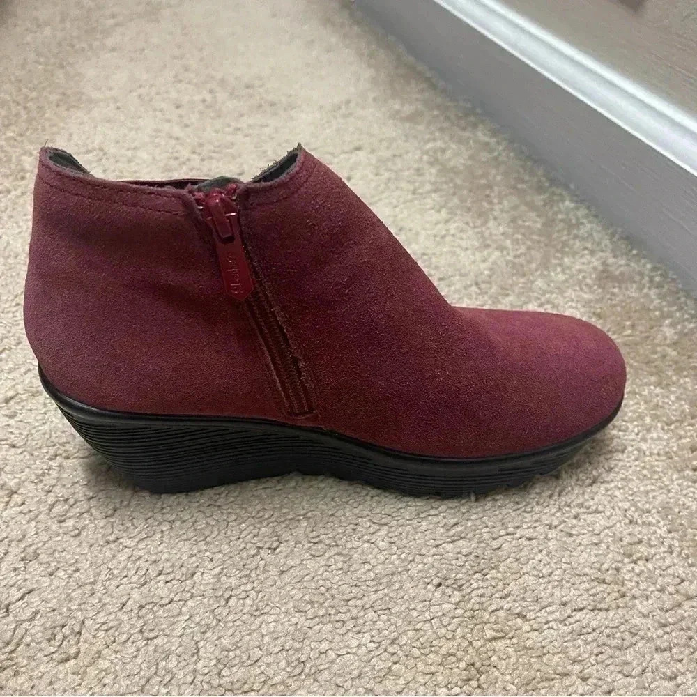 SKECHERS Parallel Ditto Asymmetric Collar Suede Ankle Bootie Burgundy Womens 6 - Picture 1 of 12